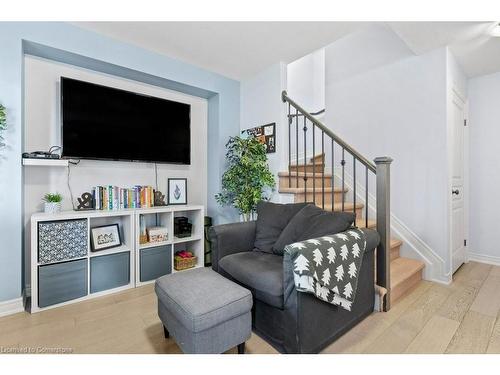 39 Durksen Drive, St. Catharines, ON - Indoor Photo Showing Living Room