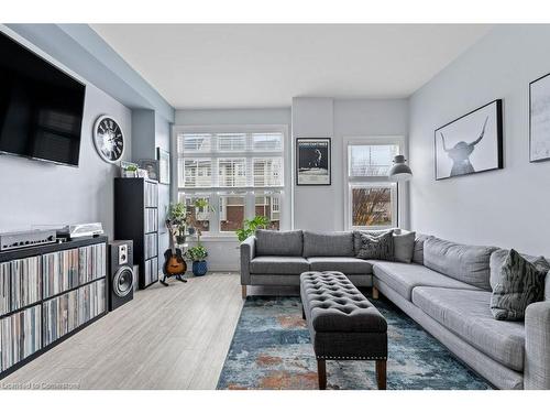 39 Durksen Drive, St. Catharines, ON - Indoor Photo Showing Living Room