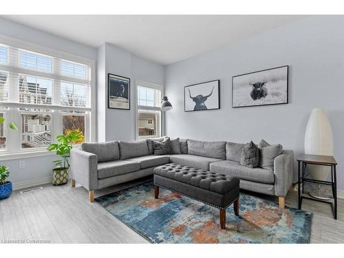 39 Durksen Drive, St. Catharines, ON - Indoor Photo Showing Living Room