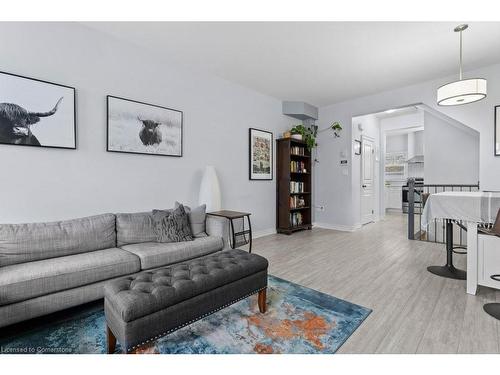 39 Durksen Drive, St. Catharines, ON - Indoor Photo Showing Living Room