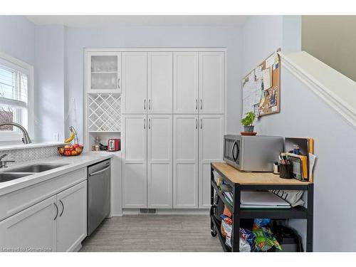 39 Durksen Drive, St. Catharines, ON - Indoor Photo Showing Kitchen With Double Sink