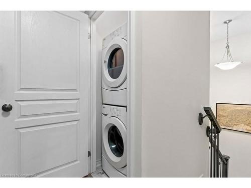 39 Durksen Drive, St. Catharines, ON - Indoor Photo Showing Laundry Room