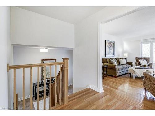 5014 Brady Avenue, Burlington, ON - Indoor