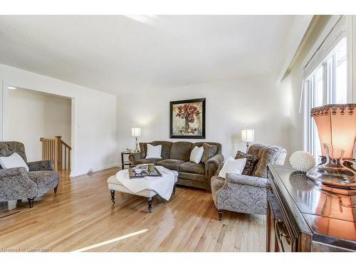 5014 Brady Avenue, Burlington, ON - Indoor Photo Showing Living Room