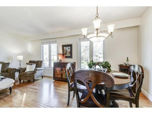 5014 Brady Avenue, Burlington, ON - Indoor Photo Showing Dining Room