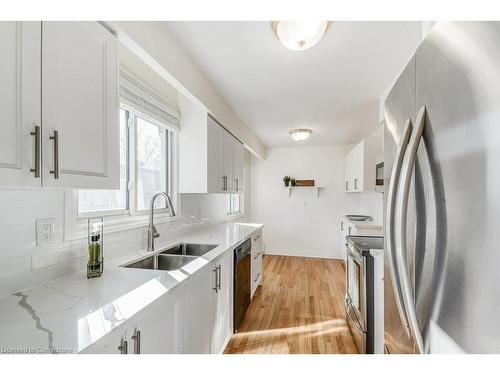 5014 Brady Avenue, Burlington, ON - Indoor Photo Showing Kitchen With Double Sink With Upgraded Kitchen