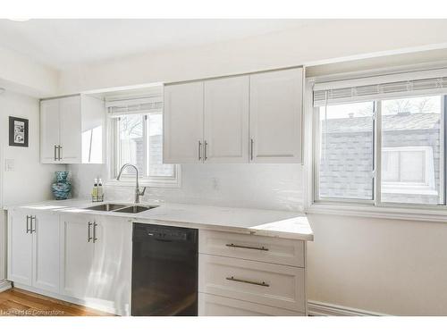 5014 Brady Avenue, Burlington, ON - Indoor Photo Showing Kitchen With Double Sink