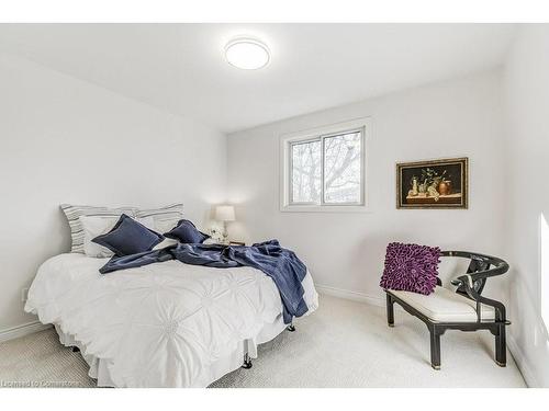 5014 Brady Avenue, Burlington, ON - Indoor Photo Showing Bedroom