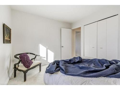 5014 Brady Avenue, Burlington, ON - Indoor Photo Showing Bedroom