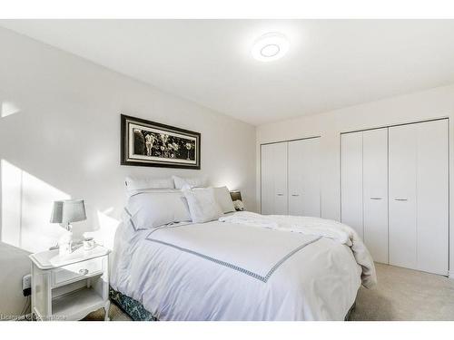 5014 Brady Avenue, Burlington, ON - Indoor Photo Showing Bedroom