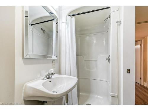 5014 Brady Avenue, Burlington, ON - Indoor Photo Showing Bathroom