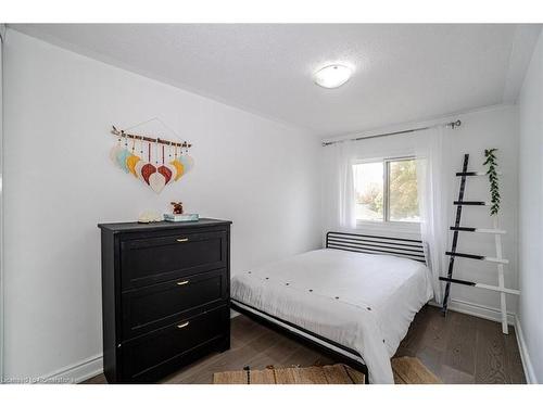 2-55 Blandford Street, Woodstock, ON - Indoor Photo Showing Bedroom