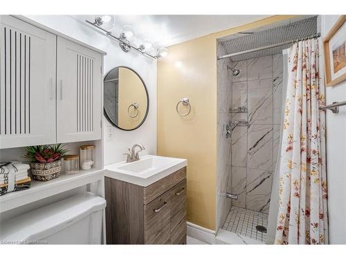 2-55 Blandford Street, Woodstock, ON - Indoor Photo Showing Bathroom