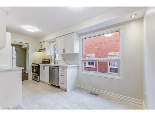 21-1415 Hazelton Boulevard, Burlington, ON - Indoor Photo Showing Kitchen