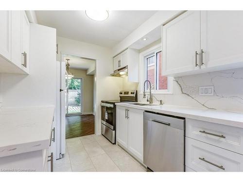 21-1415 Hazelton Boulevard, Burlington, ON - Indoor Photo Showing Kitchen