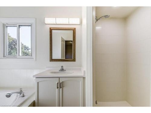 21-1415 Hazelton Boulevard, Burlington, ON - Indoor Photo Showing Bathroom