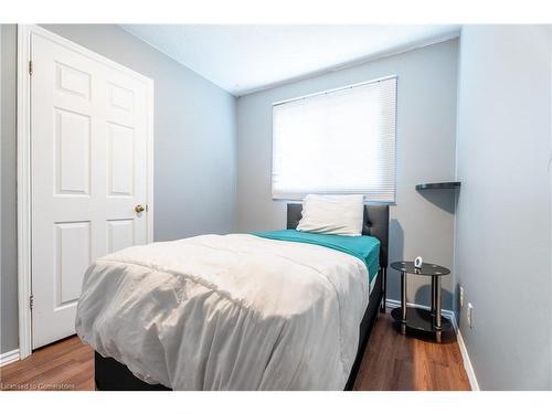 45 Woodland Drive, Welland, ON - Indoor Photo Showing Bedroom