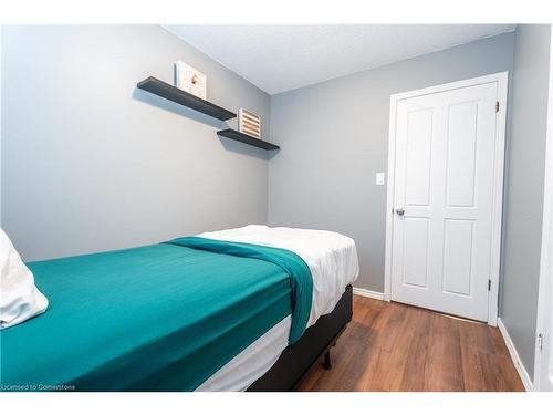 45 Woodland Drive, Welland, ON - Indoor Photo Showing Bedroom