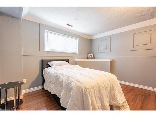 45 Woodland Drive, Welland, ON - Indoor Photo Showing Bedroom