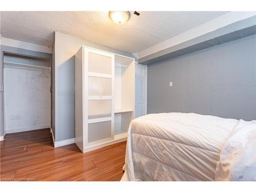 45 Woodland Drive, Welland, ON - Indoor Photo Showing Bedroom