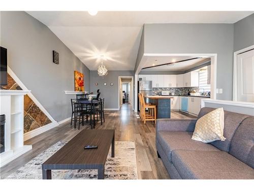 45 Woodland Drive, Welland, ON - Indoor Photo Showing Living Room