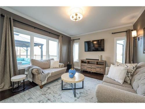 100 Chesswood Trail, Flamborough, ON - Indoor Photo Showing Living Room