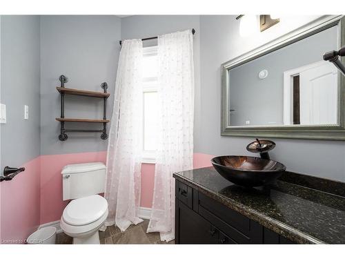 100 Chesswood Trail, Flamborough, ON - Indoor Photo Showing Bathroom