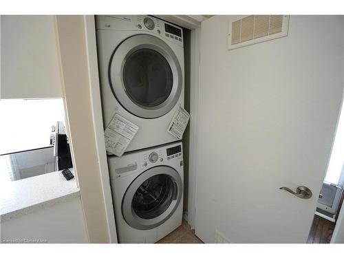 1-31 Greenwood Street, Hamilton, ON - Indoor Photo Showing Laundry Room