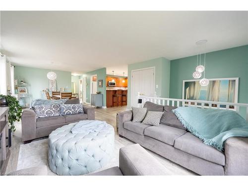 39 Spitfire Drive, Mount Hope, ON - Indoor Photo Showing Living Room