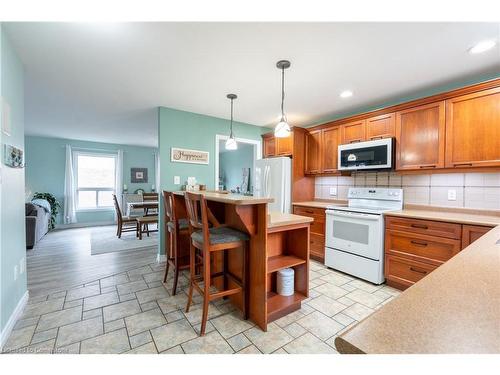 39 Spitfire Drive, Mount Hope, ON - Indoor Photo Showing Kitchen