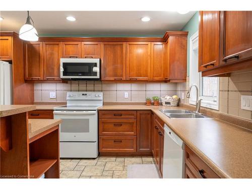 39 Spitfire Drive, Mount Hope, ON - Indoor Photo Showing Kitchen With Double Sink