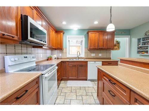 39 Spitfire Drive, Mount Hope, ON - Indoor Photo Showing Kitchen With Double Sink