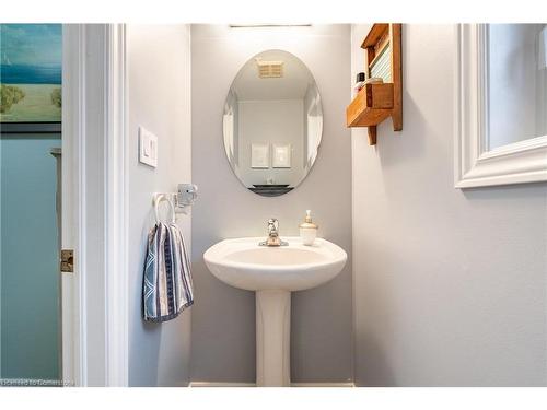 39 Spitfire Drive, Mount Hope, ON - Indoor Photo Showing Bathroom