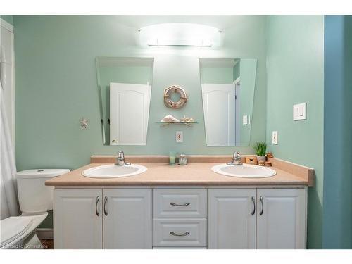 39 Spitfire Drive, Mount Hope, ON - Indoor Photo Showing Bathroom