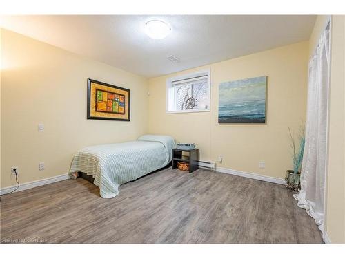 39 Spitfire Drive, Mount Hope, ON - Indoor Photo Showing Bedroom