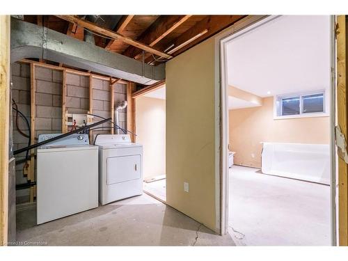 47 Bobolink Road, Hamilton, ON - Indoor Photo Showing Laundry Room