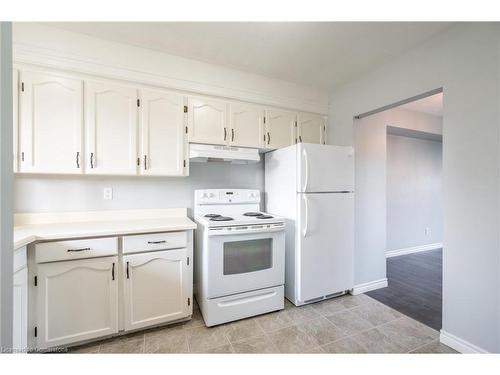 47 Bobolink Road, Hamilton, ON - Indoor Photo Showing Kitchen