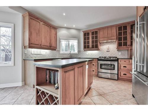 2514 Nicklaus Court, Burlington, ON - Indoor Photo Showing Kitchen