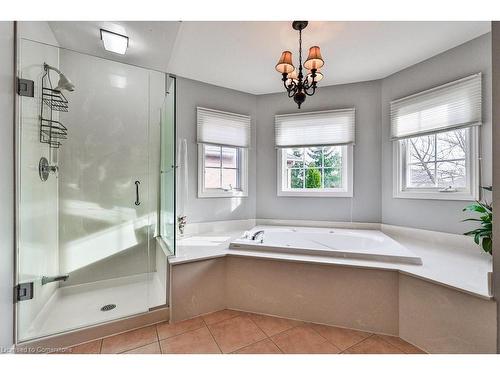 2514 Nicklaus Court, Burlington, ON - Indoor Photo Showing Bathroom