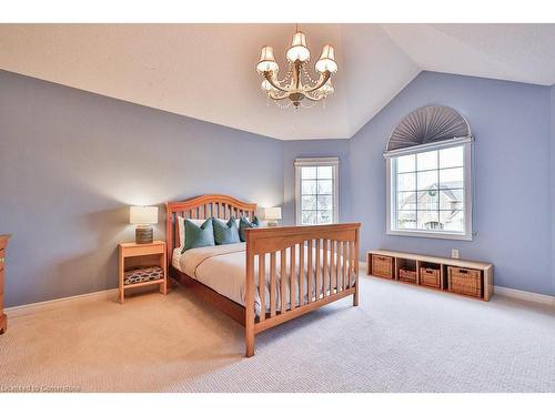 2514 Nicklaus Court, Burlington, ON - Indoor Photo Showing Bedroom