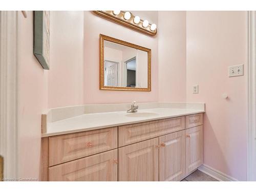 2514 Nicklaus Court, Burlington, ON - Indoor Photo Showing Bathroom