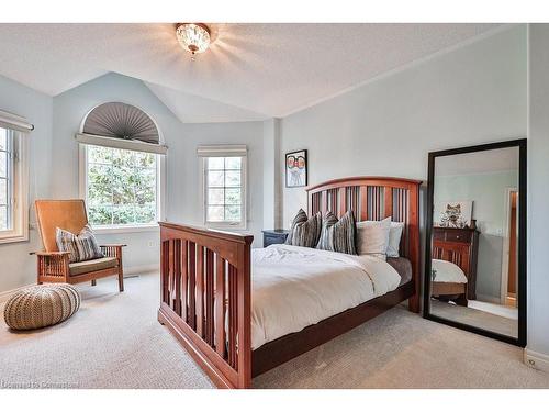 2514 Nicklaus Court, Burlington, ON - Indoor Photo Showing Bedroom