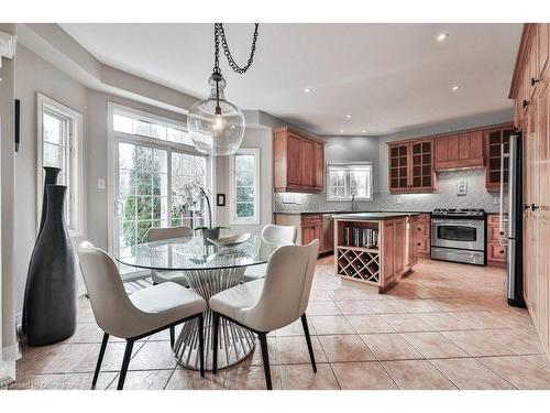 2514 Nicklaus Court, Burlington, ON - Indoor Photo Showing Dining Room