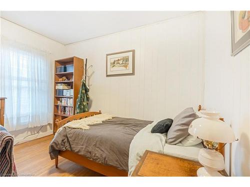 528 Hughson Street N, Hamilton, ON - Indoor Photo Showing Bedroom