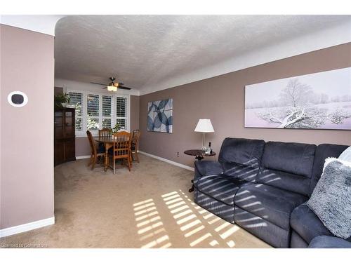 174 East 12Th Street, Hamilton, ON - Indoor Photo Showing Living Room