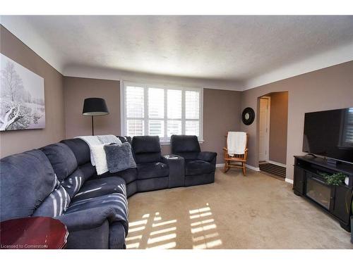 174 East 12Th Street, Hamilton, ON - Indoor Photo Showing Living Room