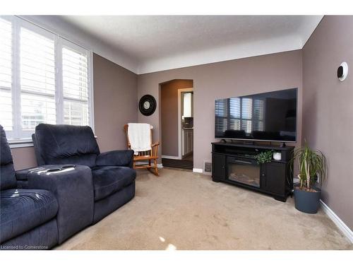 174 East 12Th Street, Hamilton, ON - Indoor Photo Showing Living Room