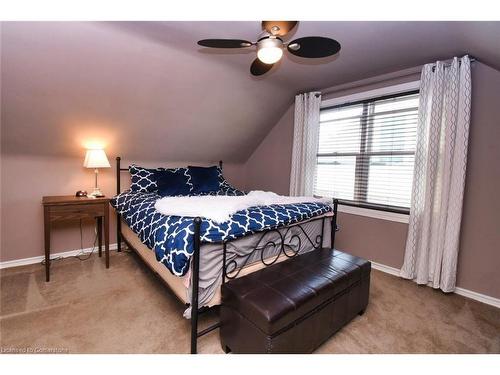 174 East 12Th Street, Hamilton, ON - Indoor Photo Showing Bedroom