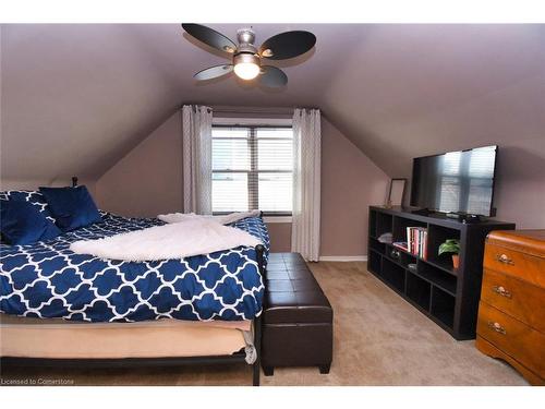 174 East 12Th Street, Hamilton, ON - Indoor Photo Showing Bedroom