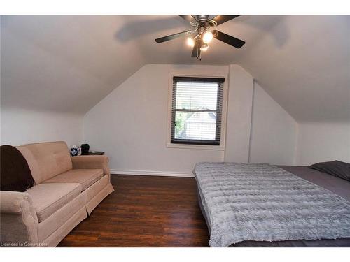 174 East 12Th Street, Hamilton, ON - Indoor Photo Showing Bedroom